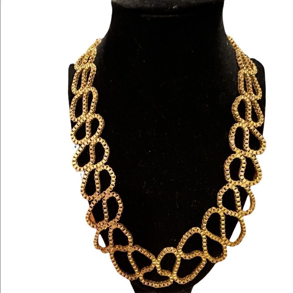 Matted gold tone chaine necklace